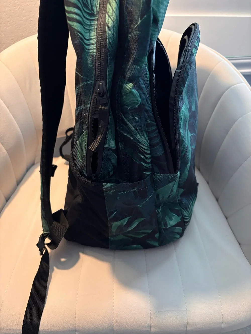 Dakine Dark Green Tropical Leaf Backpack